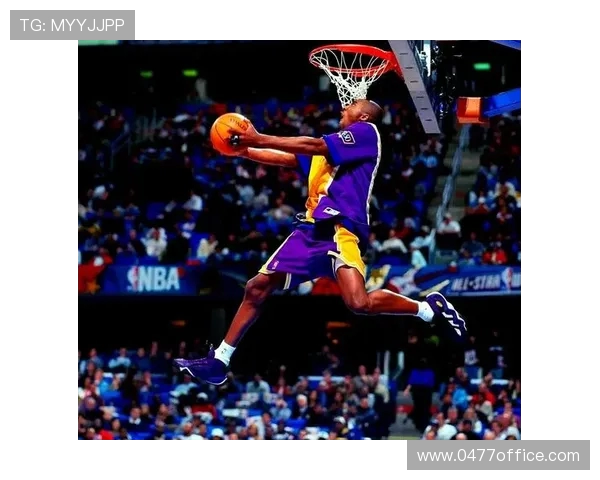 科比在对阵黄蜂时的经典折叠扣篮瞬间回顾与分析 科比在对阵黄蜂时的经典折叠扣篮瞬间回顾与分析